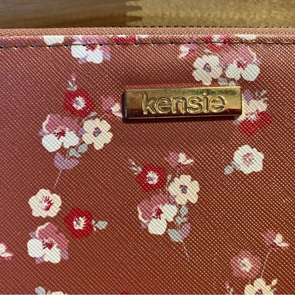 Floral, Kensie, wallet, in good condition. It it a dark mauve color - Picture 5 of 5